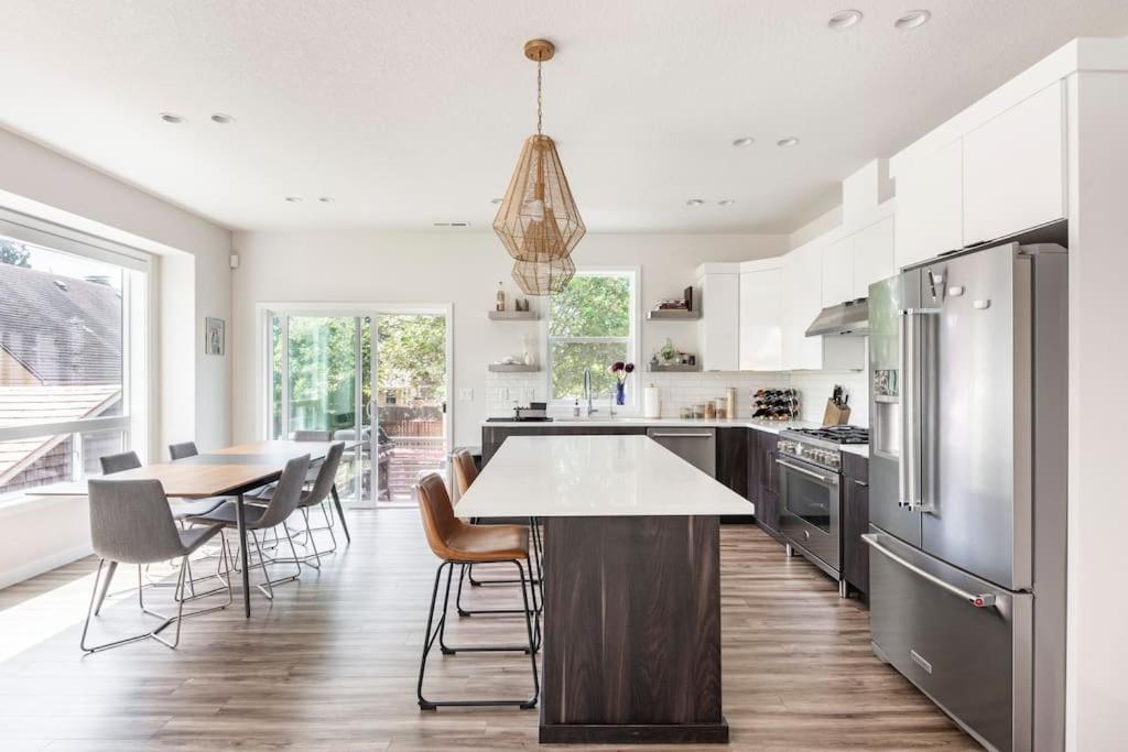 Comfy Family Home, Walkable Neighborhood + Patio! พอร์ตแลนด์ ภายนอก รูปภาพ