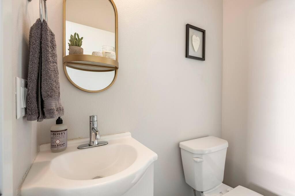 Comfy Family Home, Walkable Neighborhood + Patio! พอร์ตแลนด์ ภายนอก รูปภาพ